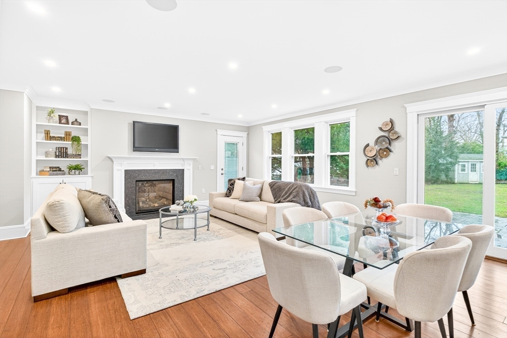Living space — 524 Ward Street