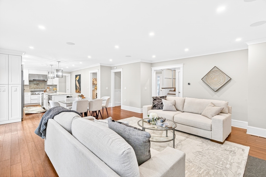 Living space — 524 Ward Street